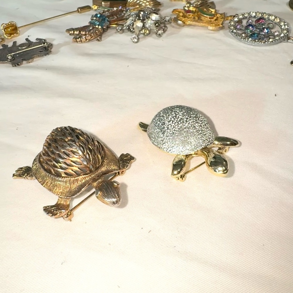 2 Vtg Turtle Brooches